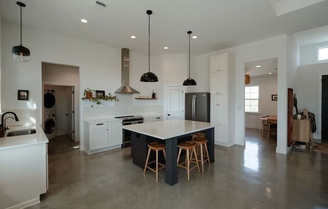 3-bedroom rental at 103 Cascada in Spring Branch, TX — photo 2