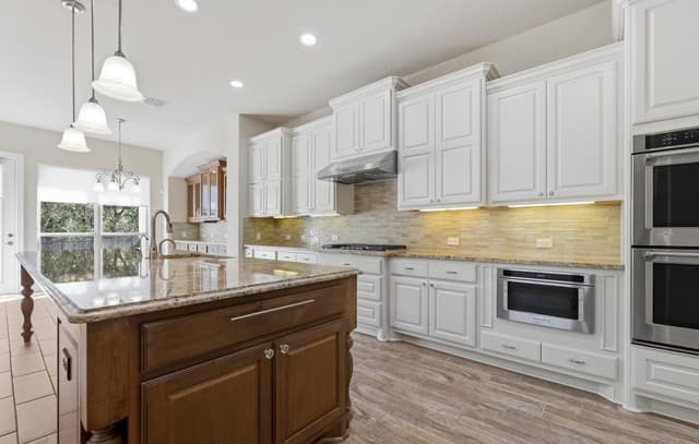3-bedroom rental at 22714 Reposo in San Antonio, TX — photo 5