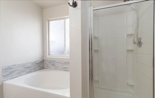 3-bedroom rental at 11614 Oak Maple in San Antonio, TX — photo 3