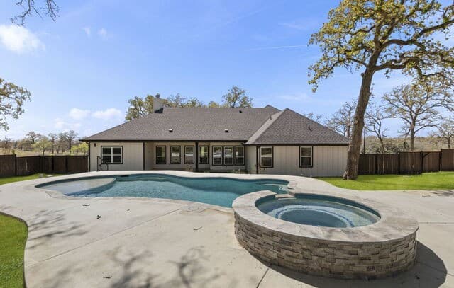 4-bedroom rental at 116 Timber Heights in La Vernia, TX — photo 4