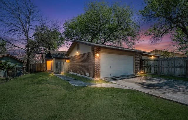 2-bedroom rental at 1326 Bayou Dr S in San Antonio, TX — photo 1
