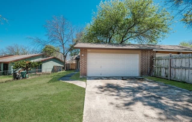 2-bedroom rental at 1326 Bayou Dr S in San Antonio, TX — photo 3