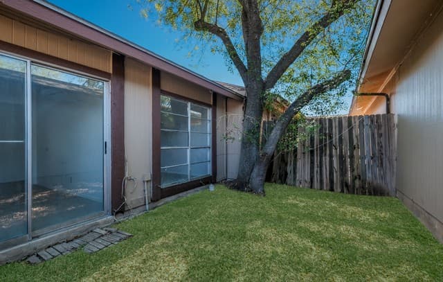 2-bedroom rental at 1326 Bayou Dr S in San Antonio, TX — photo 4