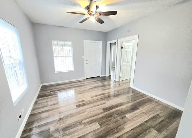 2-bedroom rental at 118 Fuente in San Antonio, TX — photo 5
