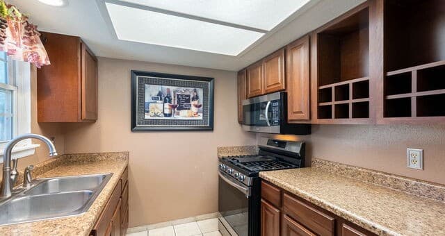 3-bedroom rental at 7626 Meadow Lawn in San Antonio, TX — photo 5