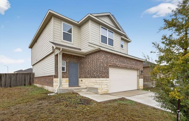 3-bedroom rental at 13003 Lineberry Ln in St Hedwig, TX — photo 2