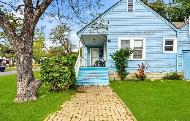 2-bedroom rental at 479 E Magnolia in San Antonio, TX — photo 3