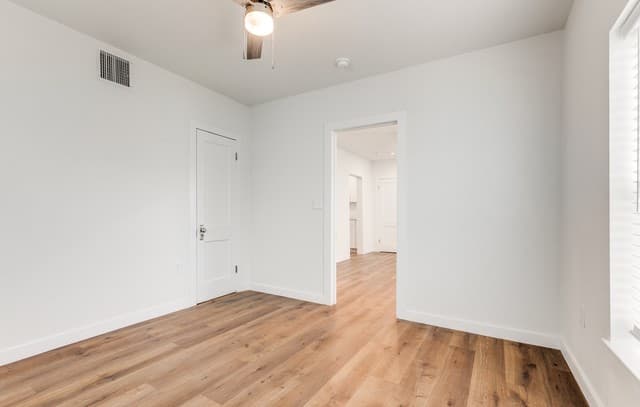2-bedroom rental at 920 McIlvaine in San Antonio, TX — photo 3