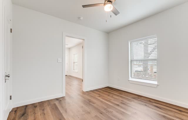 2-bedroom rental at 920 McIlvaine in San Antonio, TX — photo 4