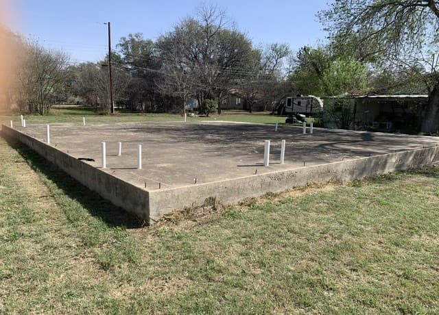 rental at 414 Crouch Ave in Devine, TX — photo 2