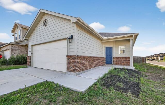 4-bedroom rental at 12904 Cicely in St Hedwig, TX — photo 1