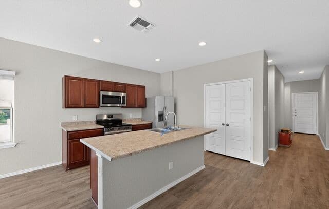 4-bedroom rental at 12904 Cicely in St Hedwig, TX — photo 5
