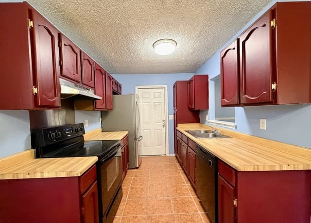 3-bedroom rental at 5718 Timberhill in San Antonio, TX — photo 3