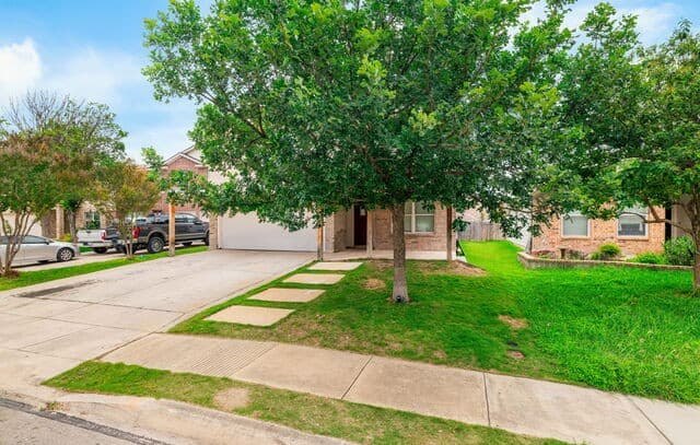 4-bedroom rental at 9027 Timber Laurel in San Antonio, TX — photo 2