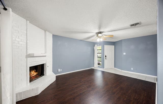 2-bedroom rental at 9334 Dover Rdg in San Antonio, TX — photo 2