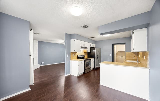 2-bedroom rental at 9334 Dover Rdg in San Antonio, TX — photo 4