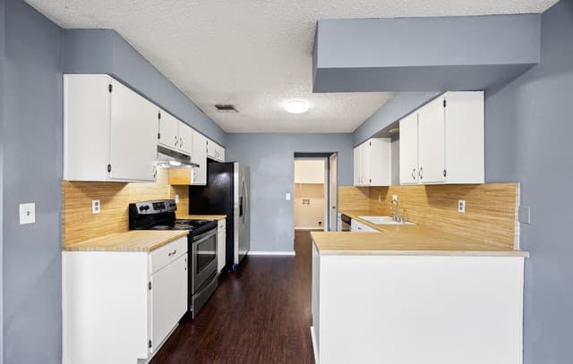 2-bedroom rental at 9334 Dover Rdg in San Antonio, TX — photo 5