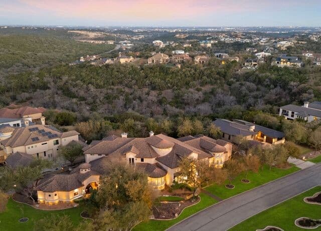5-bedroom rental at 8730 Terra Gate in San Antonio, TX — photo 4