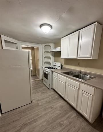 2-bedroom rental at 314 Nueces Unit C in San Antonio, TX — photo 2