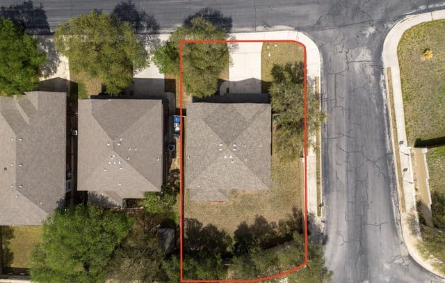 3-bedroom rental at 2438 Encino Cedros in San Antonio, TX — photo 4
