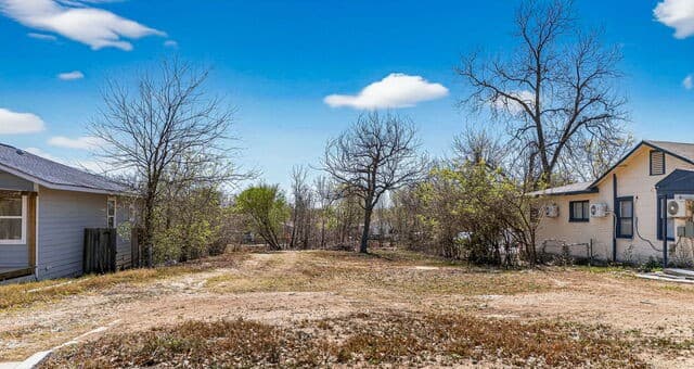 rental at 920 W Martin Luther King in San Antonio, TX — photo 3