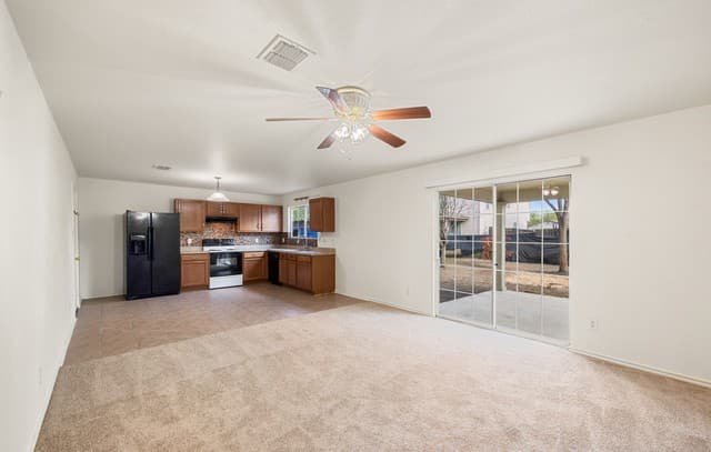 3-bedroom rental at 5415 Burgate Farm in San Antonio, TX — photo 4