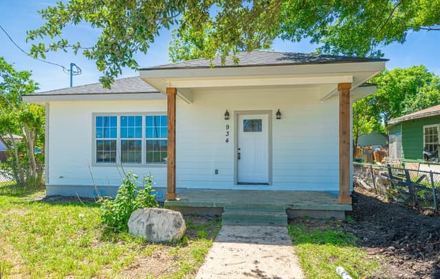 3-bedroom rental at 934 Sherman in San Antonio, TX — photo 1
