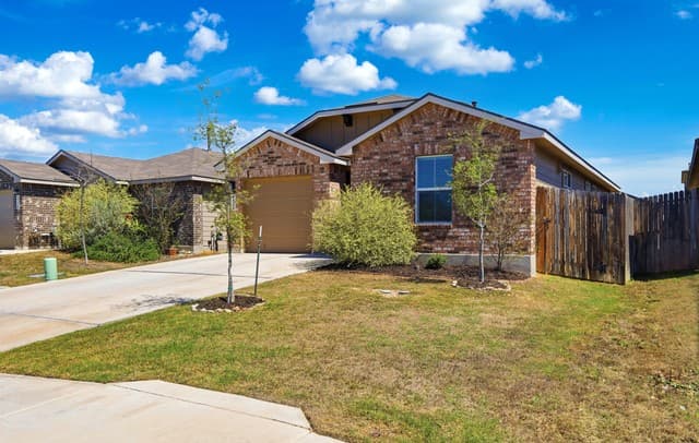 3-bedroom rental at 6530 Baroque in San Antonio, TX — photo 2