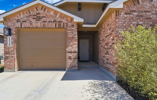 3-bedroom rental at 6530 Baroque in San Antonio, TX — photo 3