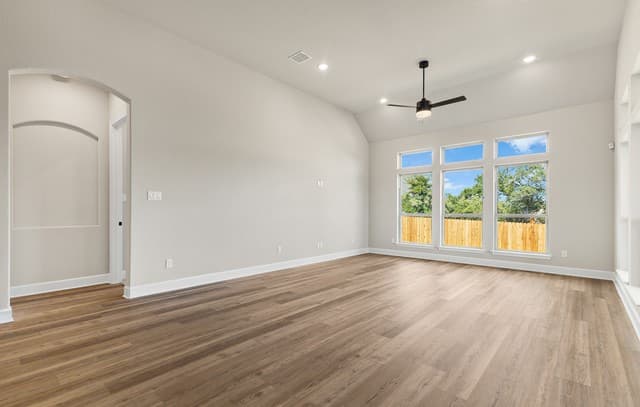 4-bedroom rental at 137 Gallant Fox in Castroville, TX — photo 5