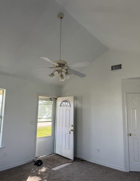 3-bedroom rental at 112 San Antonio Street in Runge, TX — photo 2
