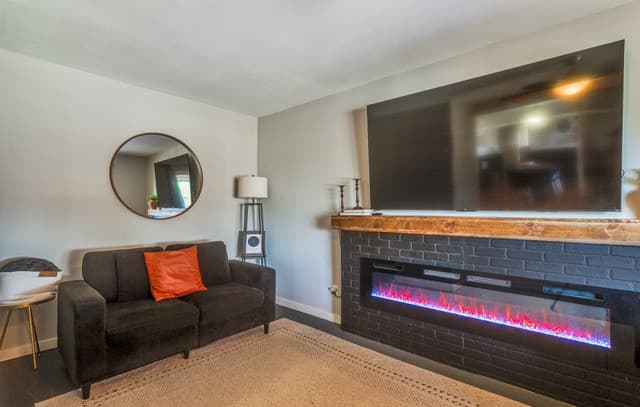 3-bedroom rental at 302 Sullivan Dr in San Antonio, TX — photo 5