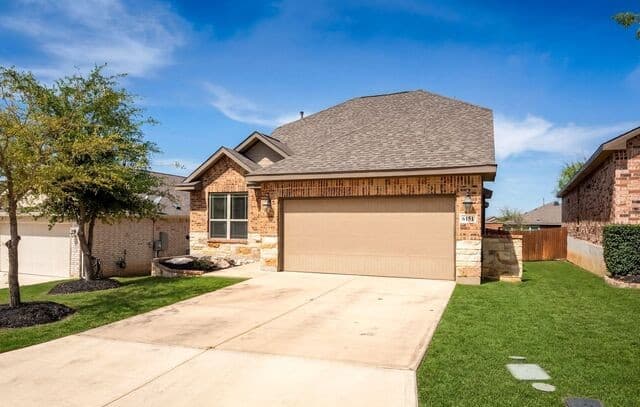 4-bedroom rental at 6151 Akin Elm in San Antonio, TX — photo 2