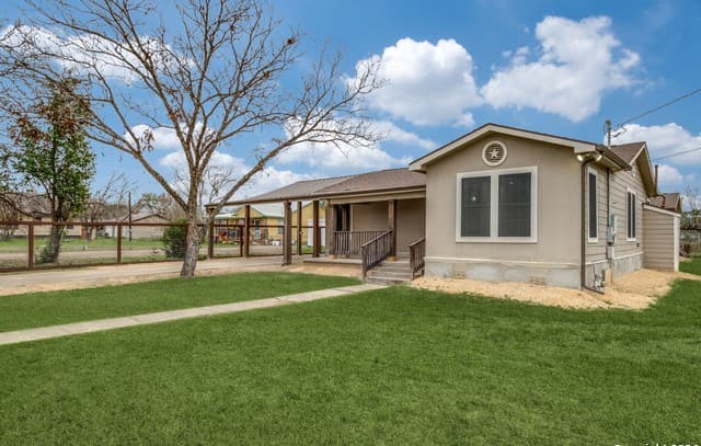 3-bedroom rental at 419 Moursund Blvd in San Antonio, TX — photo 4