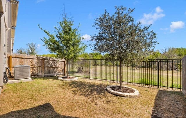 3-bedroom rental at 8851 Oakland Unit UNIT 36 in San Antonio, TX — photo 1