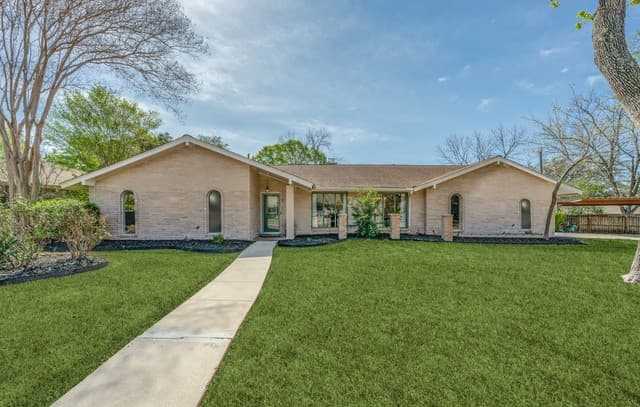 4-bedroom rental at 626 Moorside in Windcrest, TX — photo 1