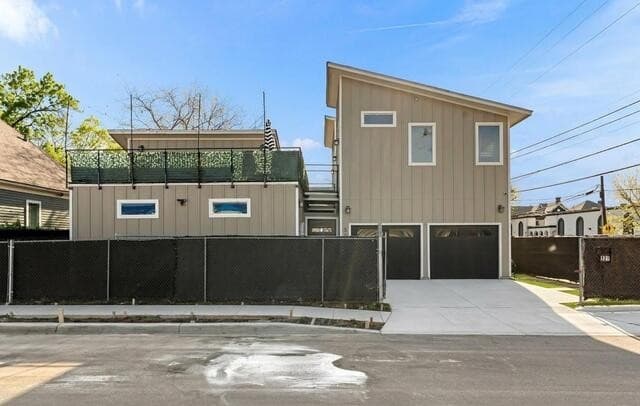 3-bedroom rental at 327 Jackson in San Antonio, TX — photo 2
