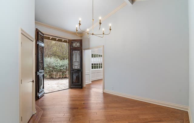 6-bedroom rental at 6 Lazy Lane in San Antonio, TX — photo 4