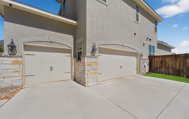 4-bedroom rental at 107 Lilly Blf in Castroville, TX — photo 4