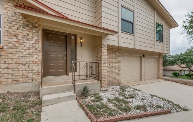 3-bedroom rental at 8503 Ridge Stone St in San Antonio, TX — photo 4