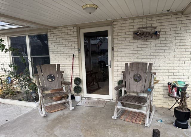 2-bedroom rental at 406 Goliad in Runge, TX — photo 2