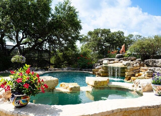 5-bedroom rental at 209 River Cliff Place in Spring Branch, TX — photo 3