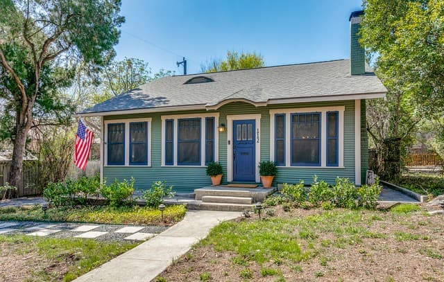 3-bedroom rental at 112 Eaton in Alamo Heights, TX — photo 2