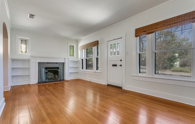 3-bedroom rental at 112 Eaton in Alamo Heights, TX — photo 3
