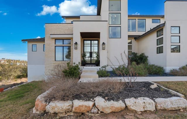 4-bedroom rental at 10406 Kendall Cyn in San Antonio, TX — photo 5