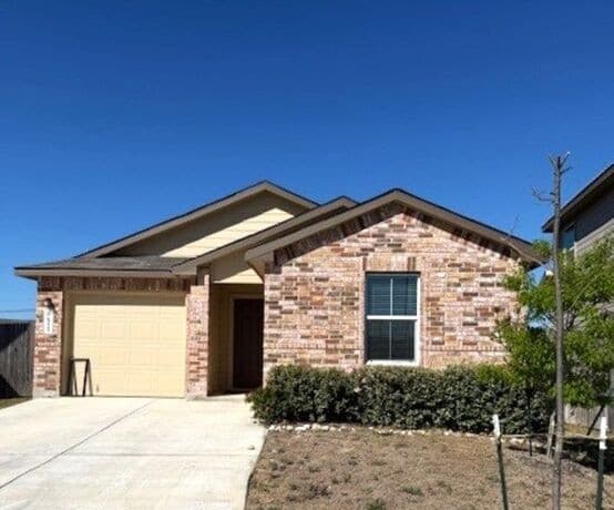 3-bedroom rental at 6655 Whisper Pond in San Antonio, TX — photo 2