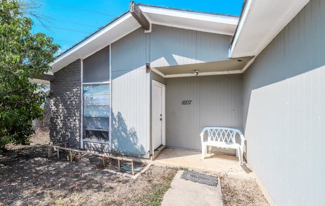 3-bedroom rental at 8207 Glen Fox in San Antonio, TX — photo 2