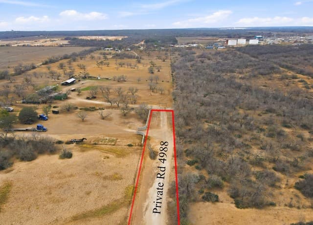 3-bedroom rental at 4988 S Loop 1604 E in Elmendorf, TX — photo 3