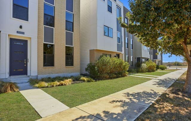 3-bedroom rental at 7924 Kennedy Hill Unit 2 in San Antonio, TX — photo 4