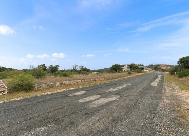 rental at LOT 14 Pr 2777 in Mico, TX — photo 2